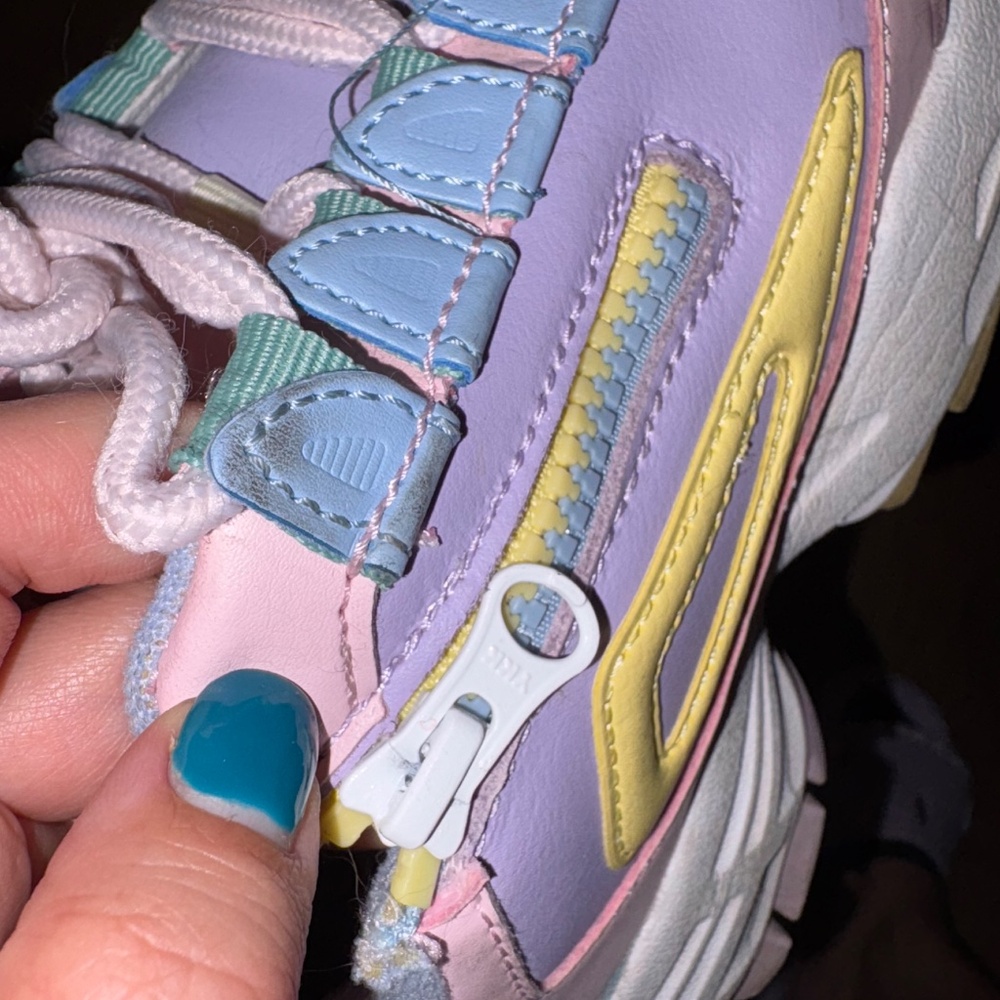 Kawaiii Fila Disruptors - Picture 7 of 8